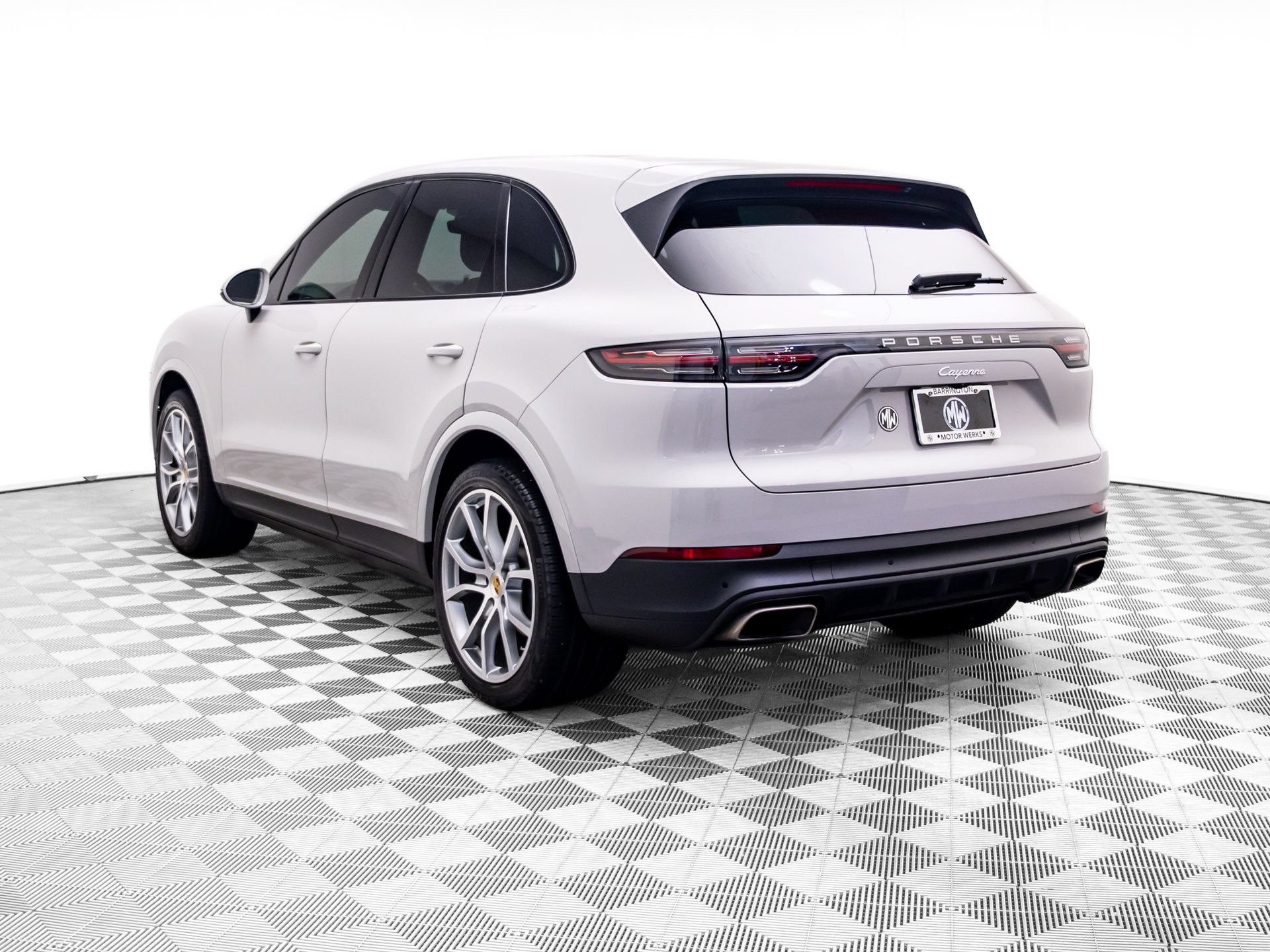 Used 2023 Porsche Cayenne AWD/4WD image 3