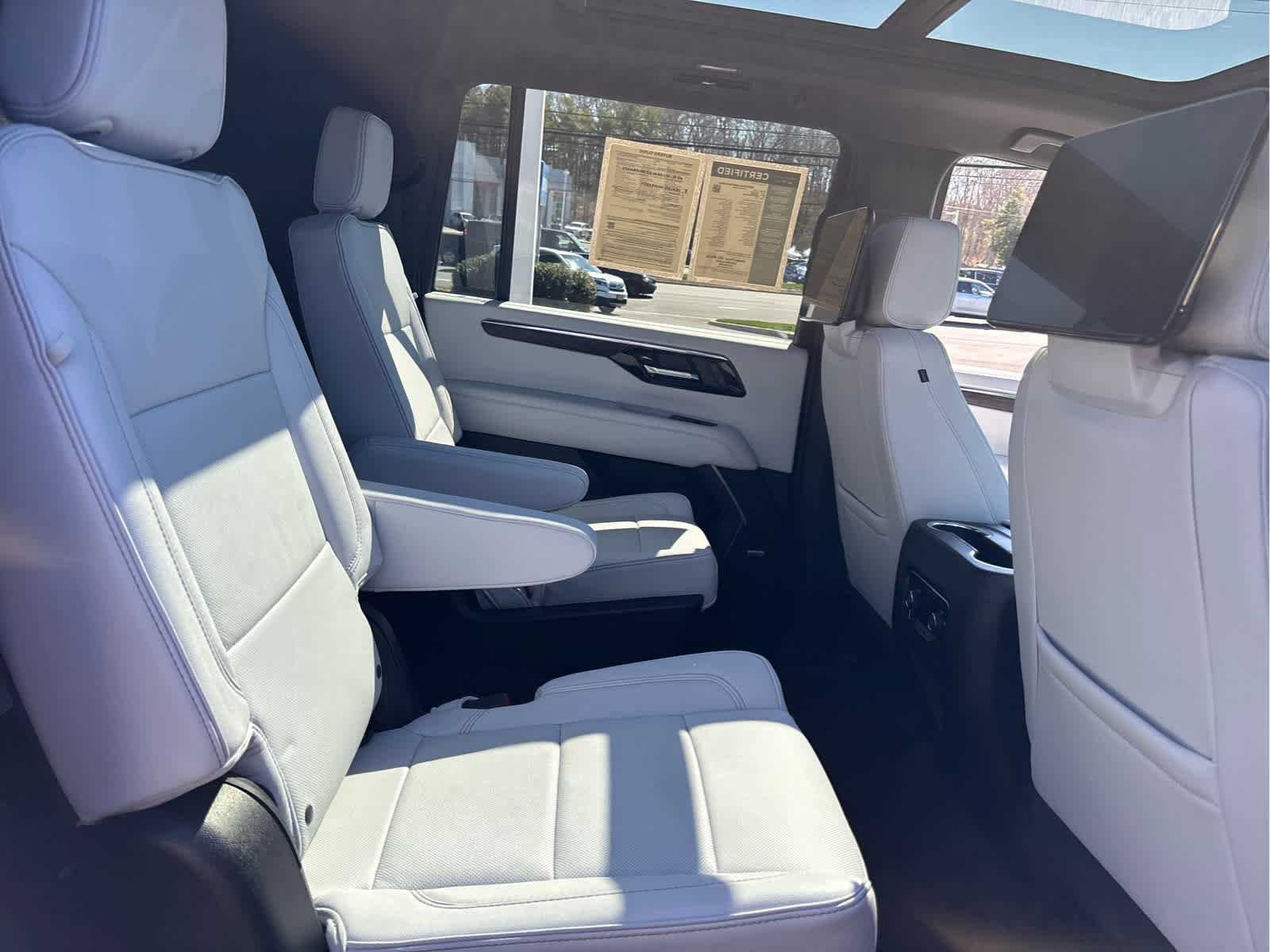 Certified 2025 Chevrolet Suburban Premier image 34