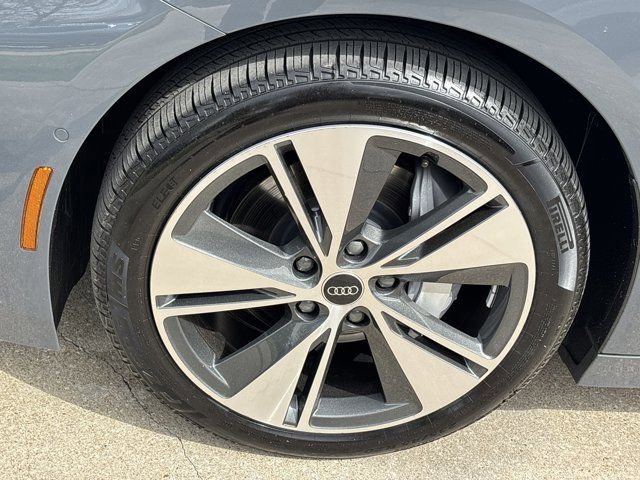 Used 2025 Audi A6 e-tron Premium Plus w/ Premium Plus RWD image 15