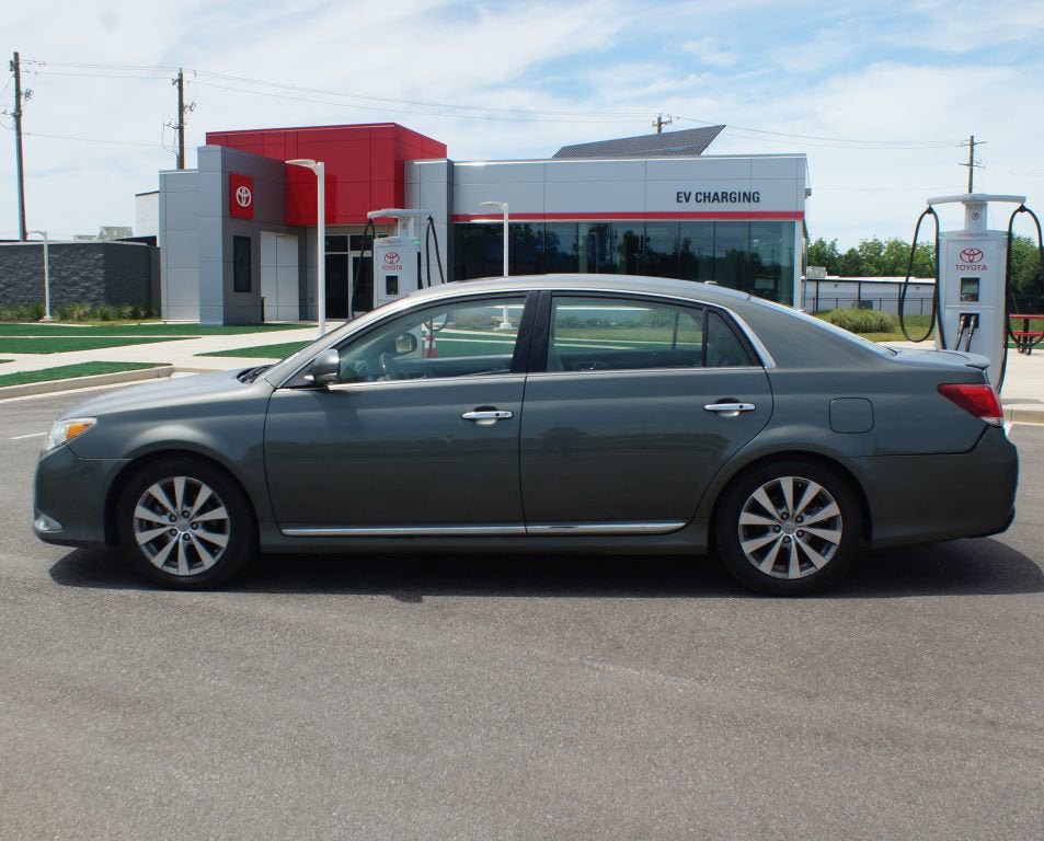 Used 2011 Toyota Avalon Limited FWD image 10
