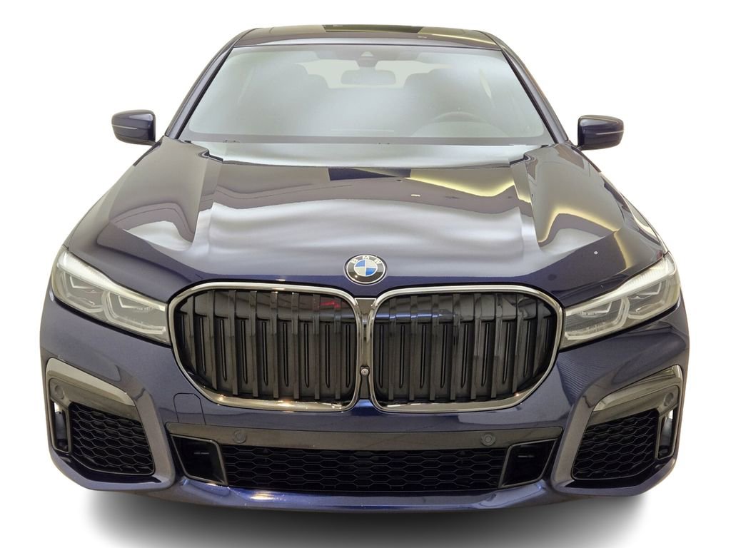 Used 2022 BMW 740i w/ M Sport Package image 2