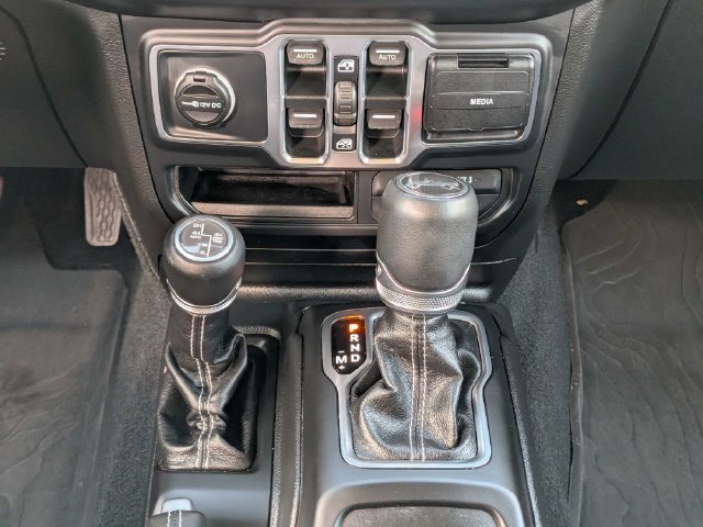 Used 2019 Jeep Wrangler Unlimited Sahara w/ Quick Order Package 24M Moab AWD/4WD image 26