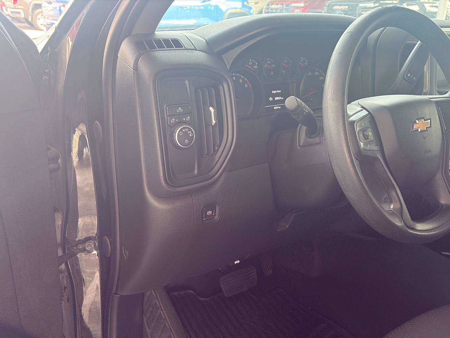 Used 2020 Chevrolet Silverado 1500 Custom w/ Custom Value Package RWD image 8