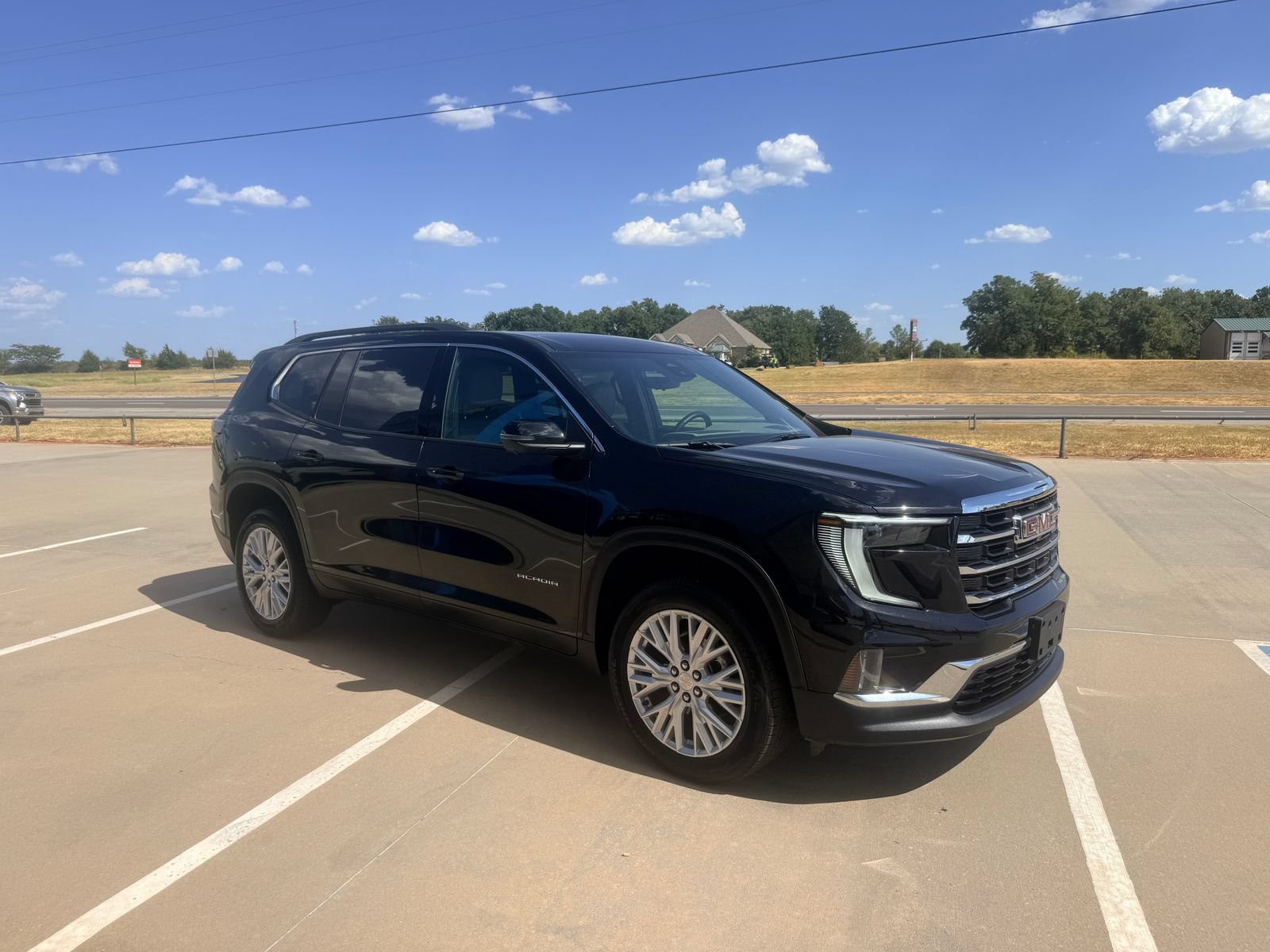 Used 2026 GMC Acadia Elevation w/ Elevation Premium Package AWD/4WD image 4