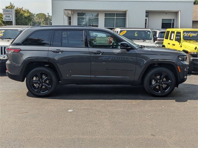 New 2025 Jeep Grand Cherokee Limited w/ Black Appearance Package image 2