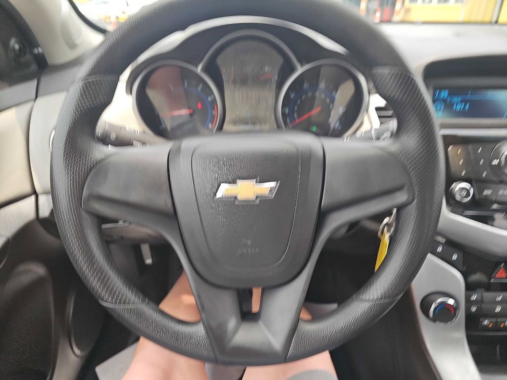 Used 2011 Chevrolet Cruze LS image 34