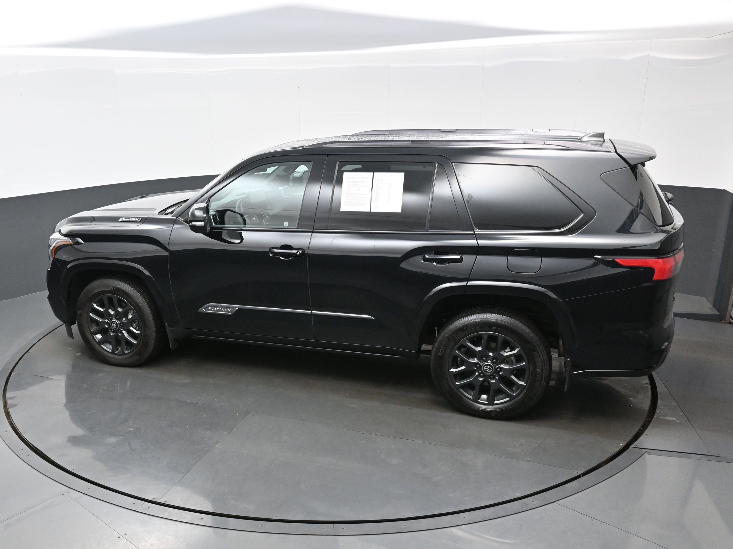 Used 2025 Toyota Sequoia Platinum image 40