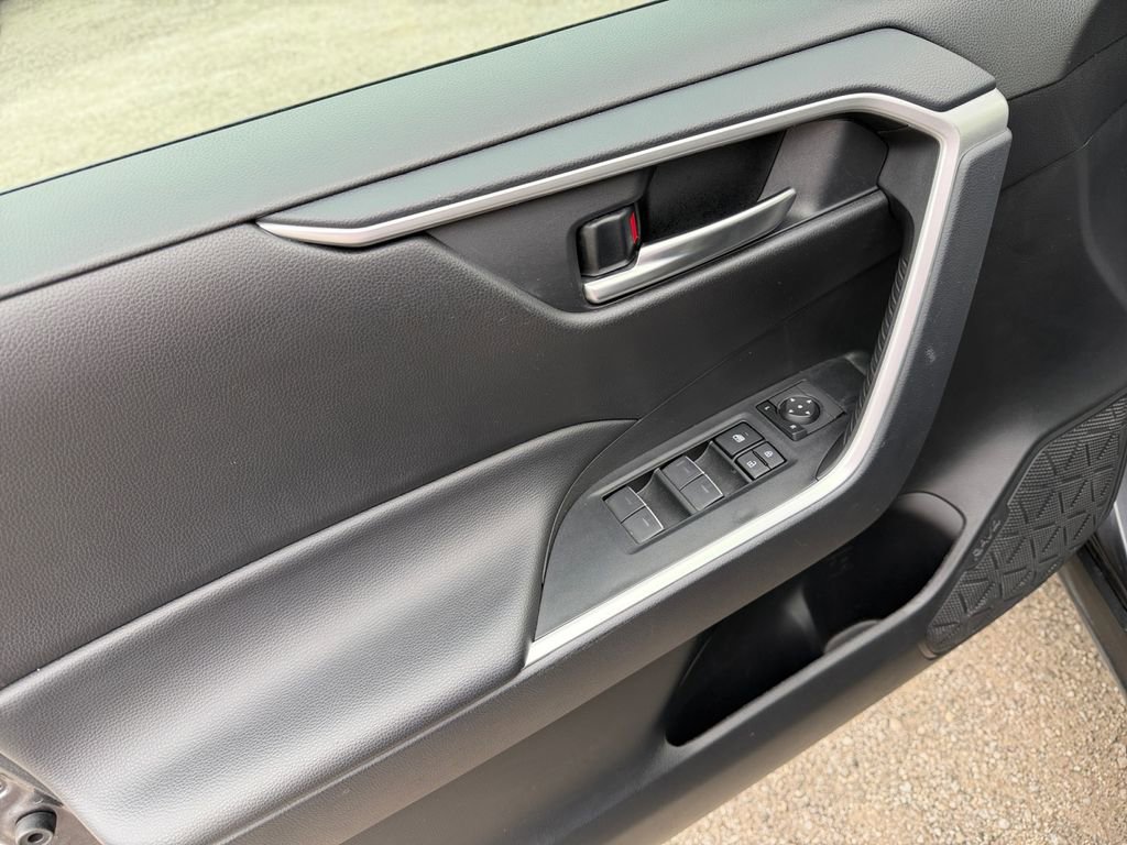 Used 2025 Toyota RAV4 XLE image 11