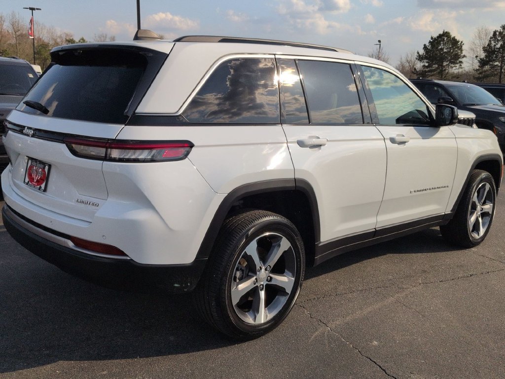 New 2026 Jeep Grand Cherokee Limited w/ Luxury Tech Group II AWD/4WD image 7
