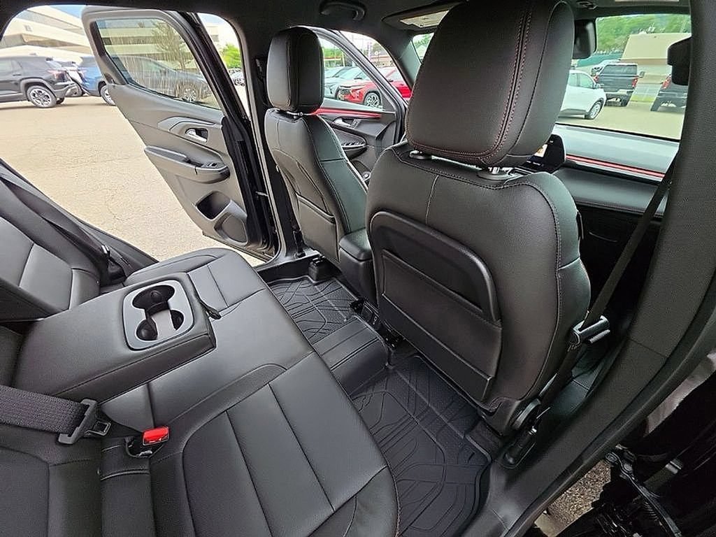 Used 2024 Chevrolet TrailBlazer RS w/ Convenience Package AWD/4WD image 31