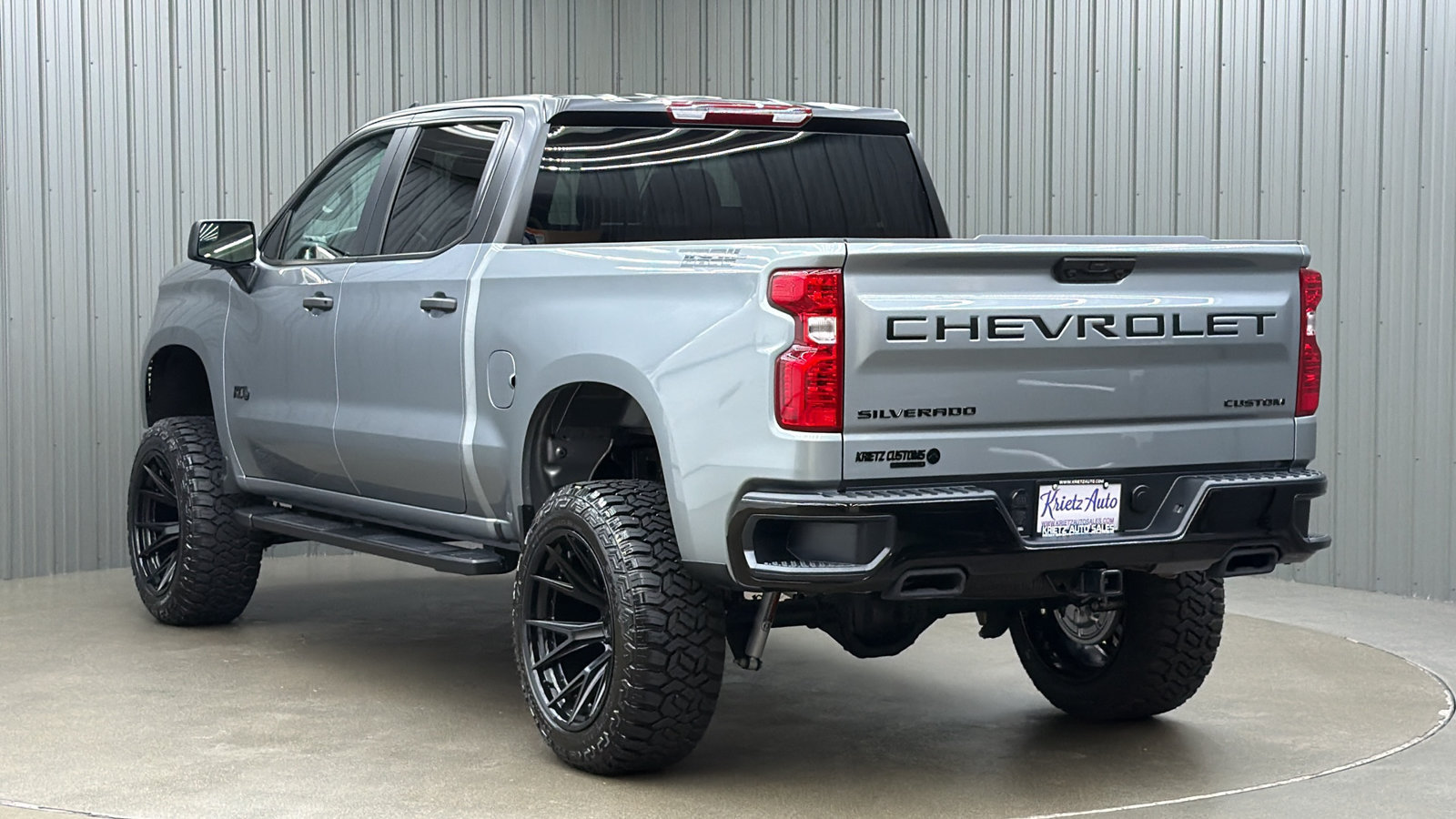 Used 2026 Chevrolet Silverado 1500 Custom Trail Boss w/ Dark Appearance Package AWD/4WD image 3