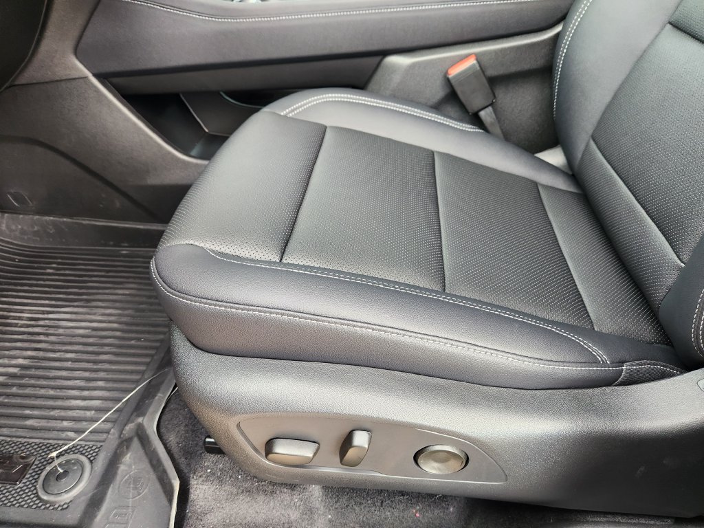 New 2026 Chevrolet Traverse LT w/ LPO, Floor Liner Package FWD image 17