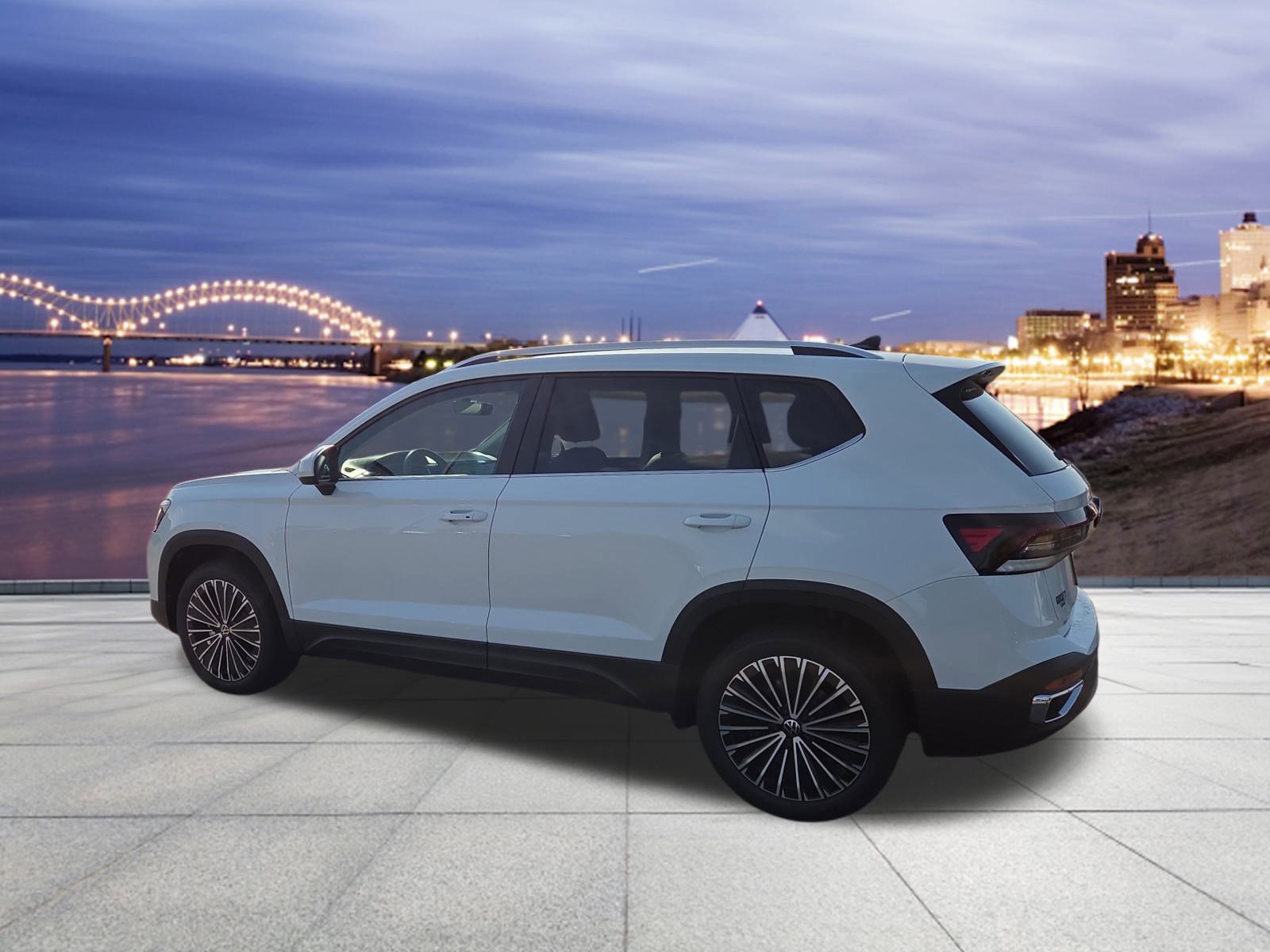 New 2025 Volkswagen Taos SE image 3