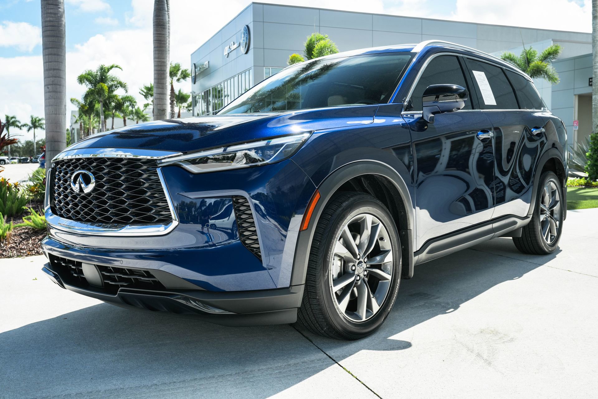 Used 2025 INFINITI QX60 Luxe w/ Vision Package image 4