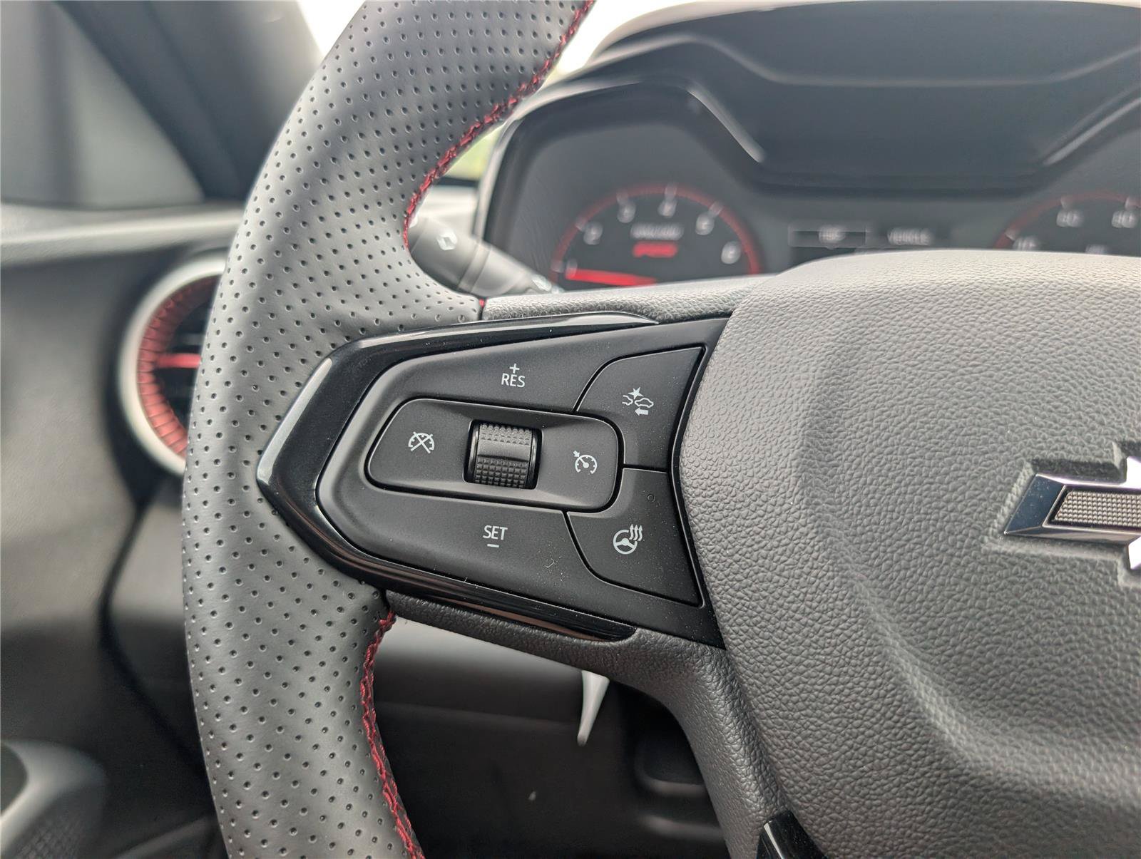 New 2026 Chevrolet Trax RS w/ Sunroof Package FWD image 18