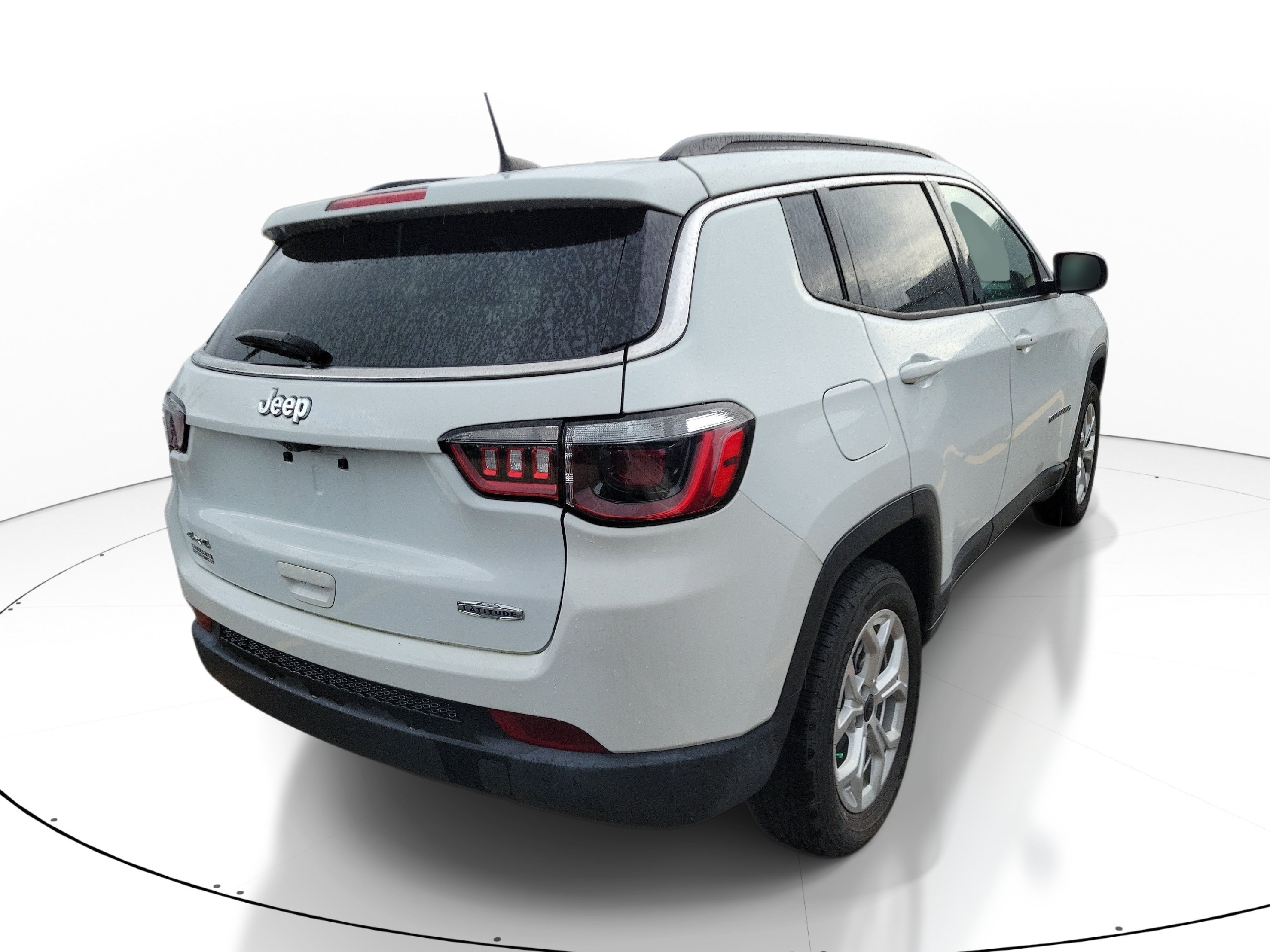 Used 2025 Jeep Compass Latitude AWD/4WD image 9