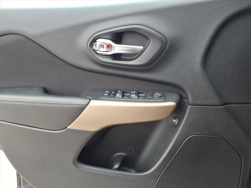 Used 2017 Jeep Cherokee Latitude FWD image 15