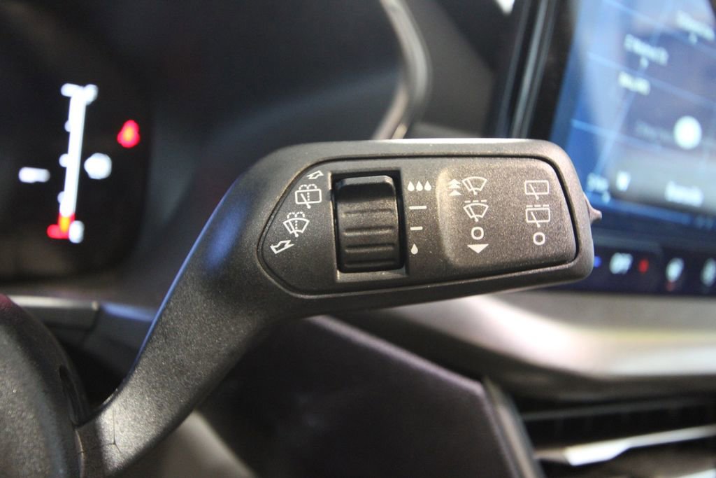 Used 2025 Ford Escape SE image 12