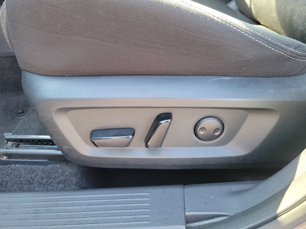 Used 2024 Nissan Rogue SV AWD/4WD image 19