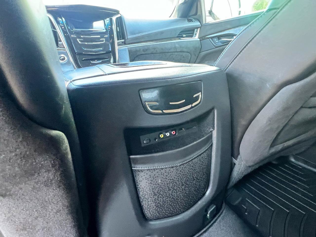 Used 2015 Cadillac Escalade Platinum AWD/4WD image 18