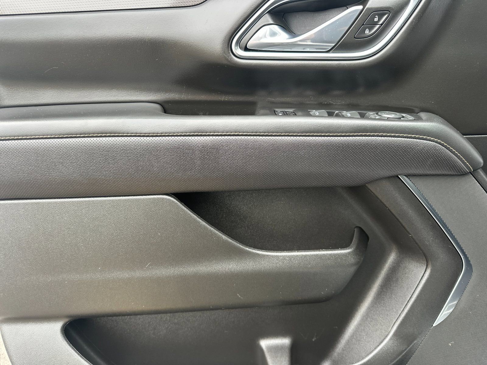 Used 2023 GMC Yukon XL AT4 image 11