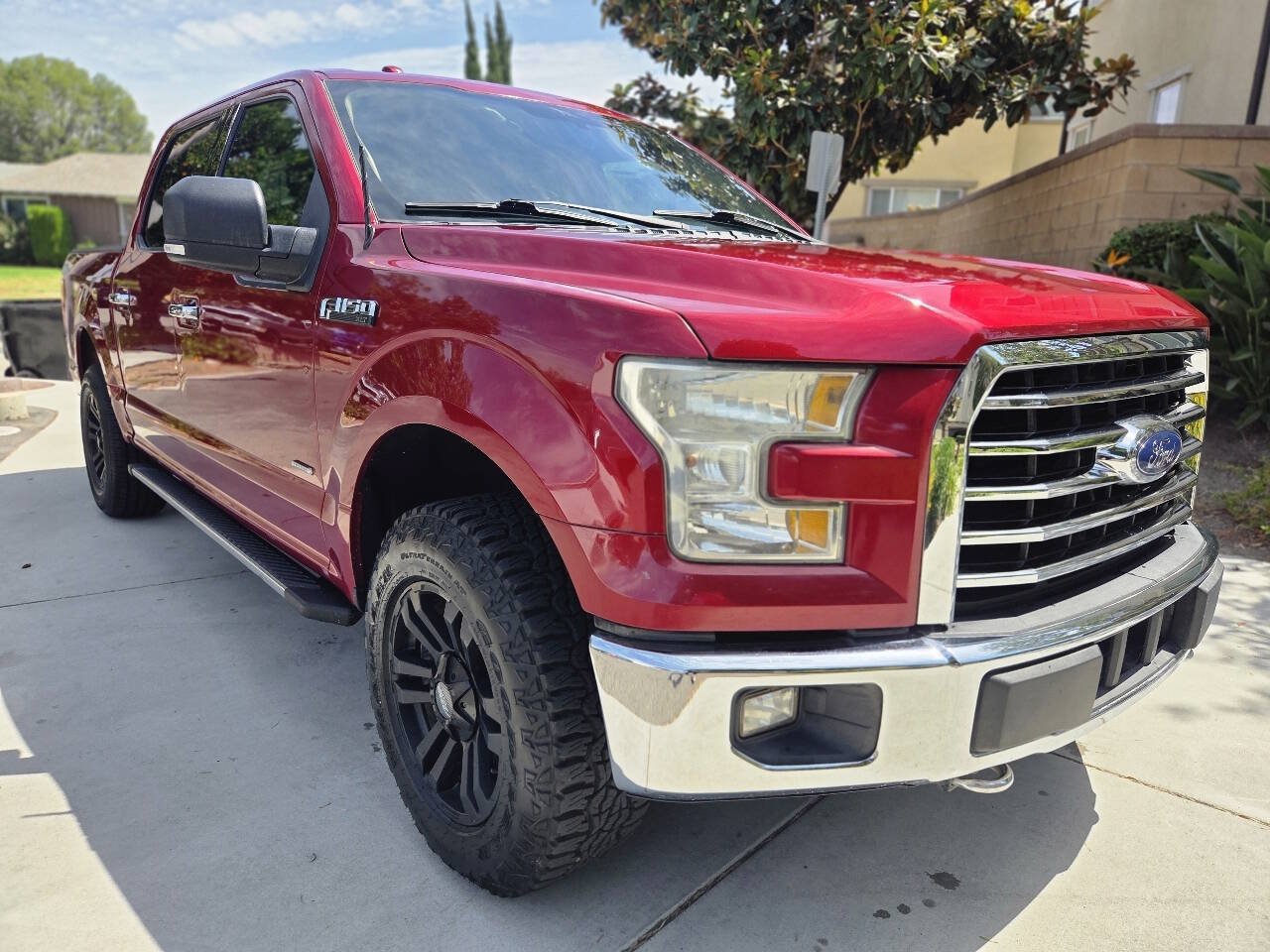 Used 2015 Ford F150 XLT w/ Equipment Group 301A Mid AWD/4WD image 4