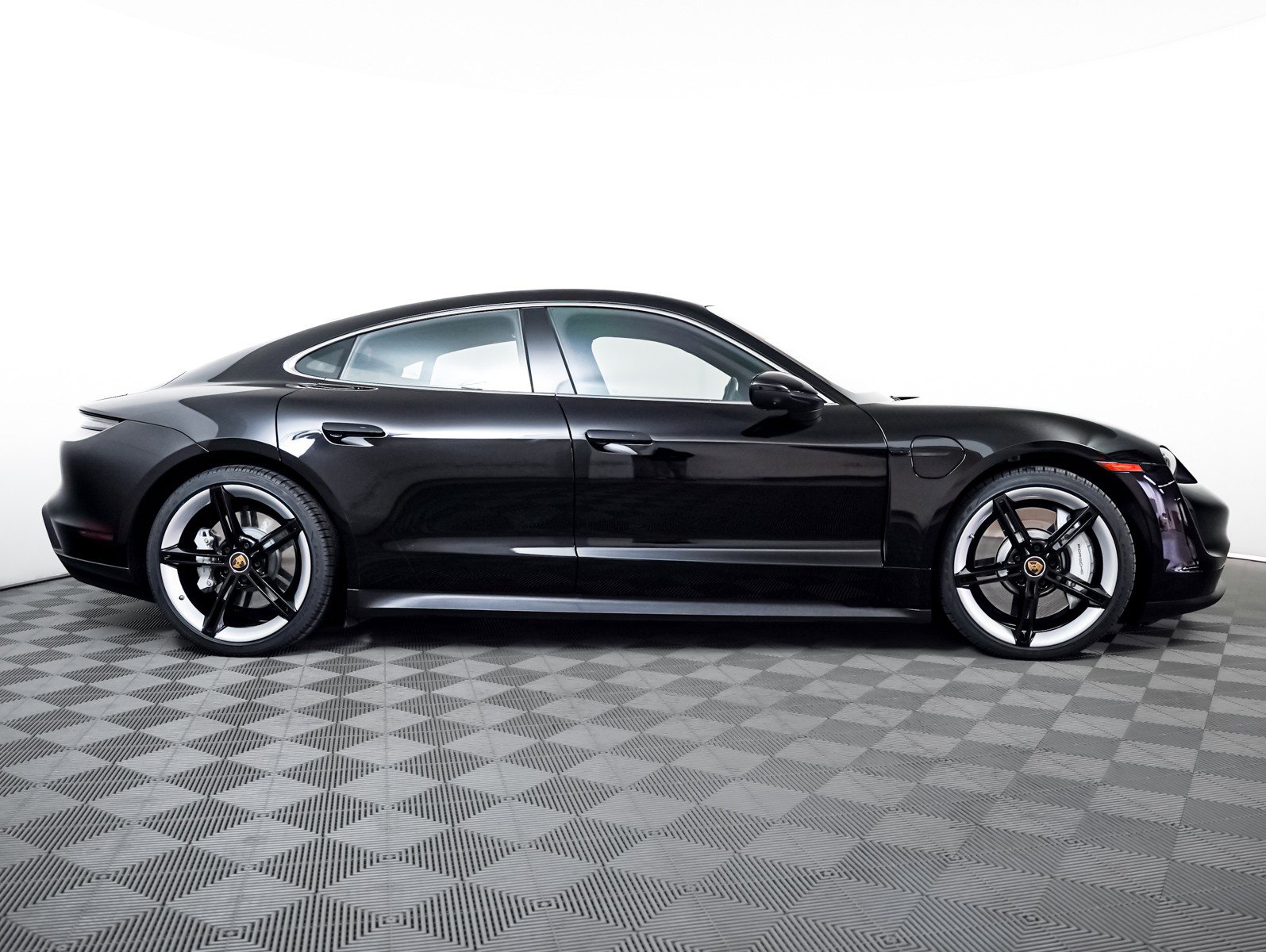 Certified 2022 Porsche Taycan 4S image 11