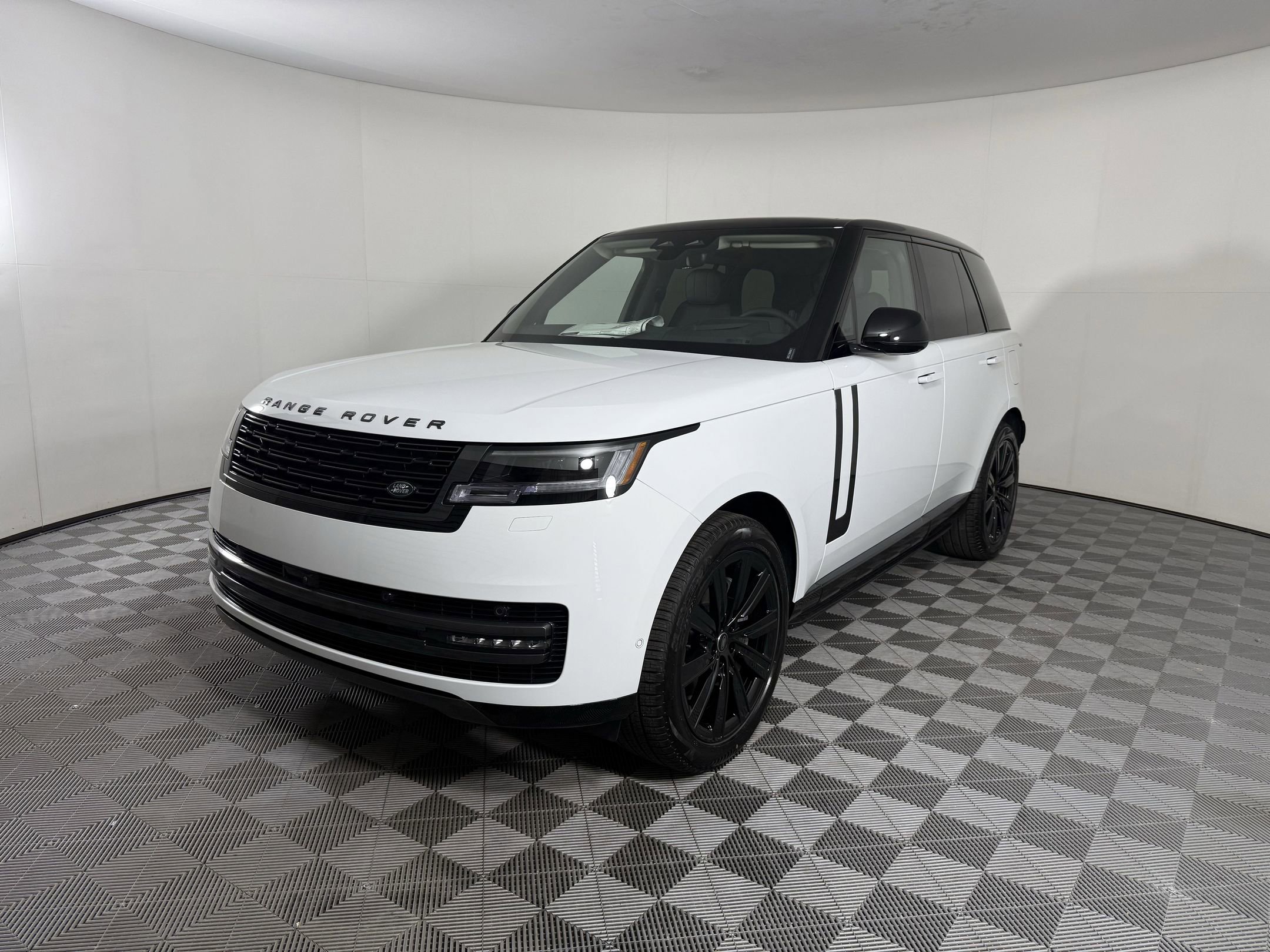 New 2025 Land Rover Range Rover SE video 1