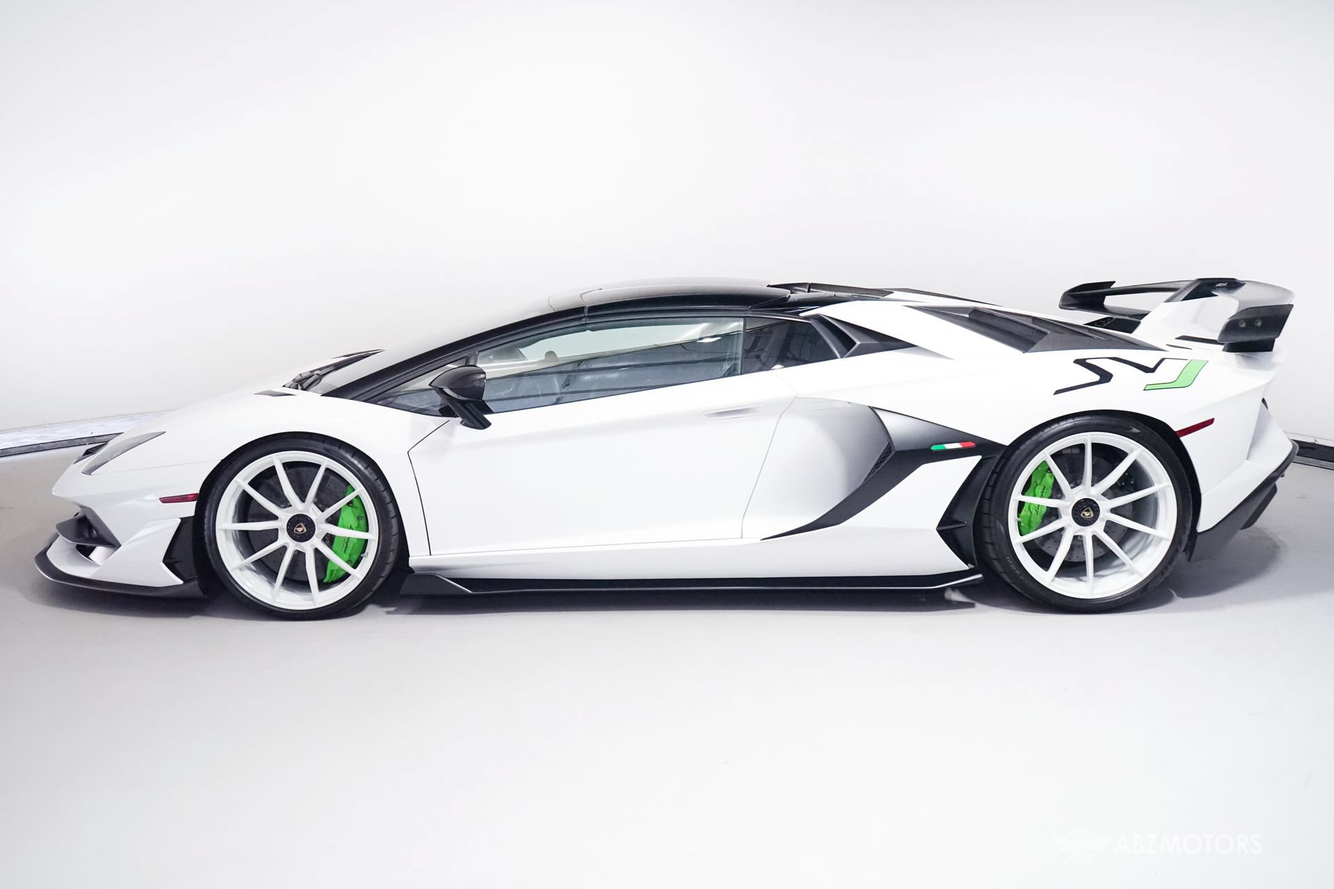 Used 2021 Lamborghini Aventador SVJ AWD/4WD image 5