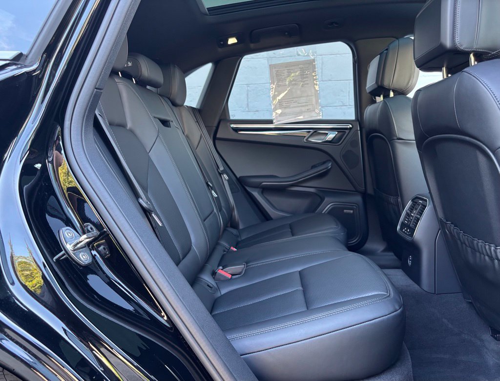 Certified 2026 Porsche Macan AWD/4WD image 16