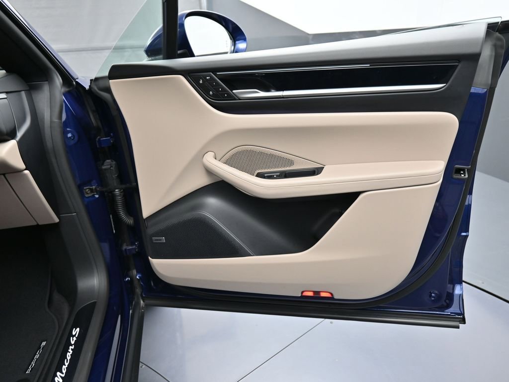 Certified 2025 Porsche Macan 4S Electric image 29