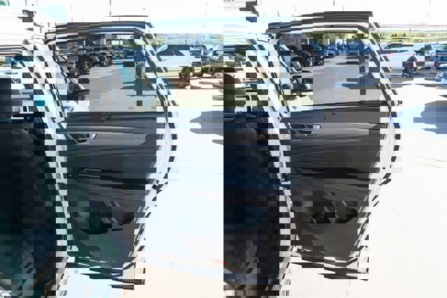 New 2026 Volkswagen Atlas Cross Sport SE image 14