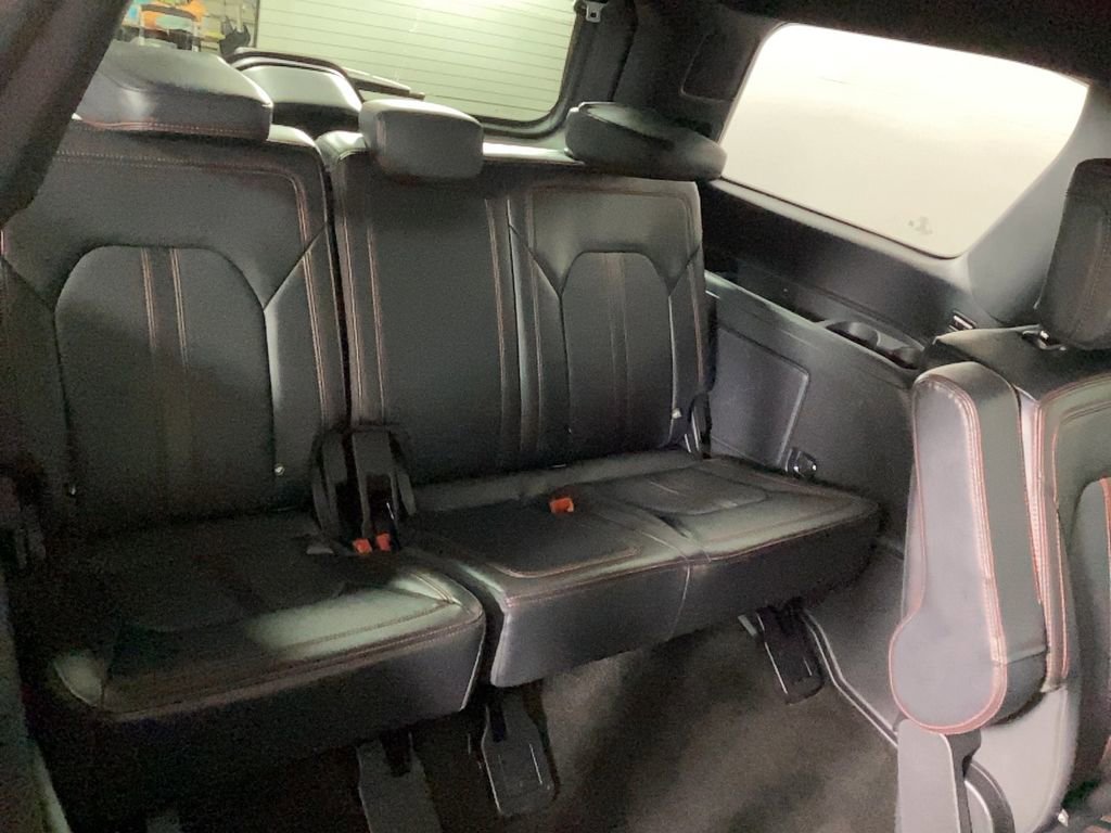 Used 2022 Ford Expedition Limited image 13