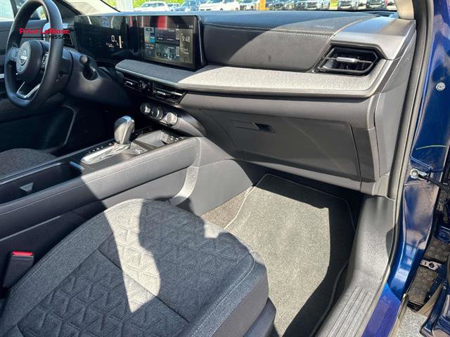 Used 2025 Nissan Kicks SV image 24