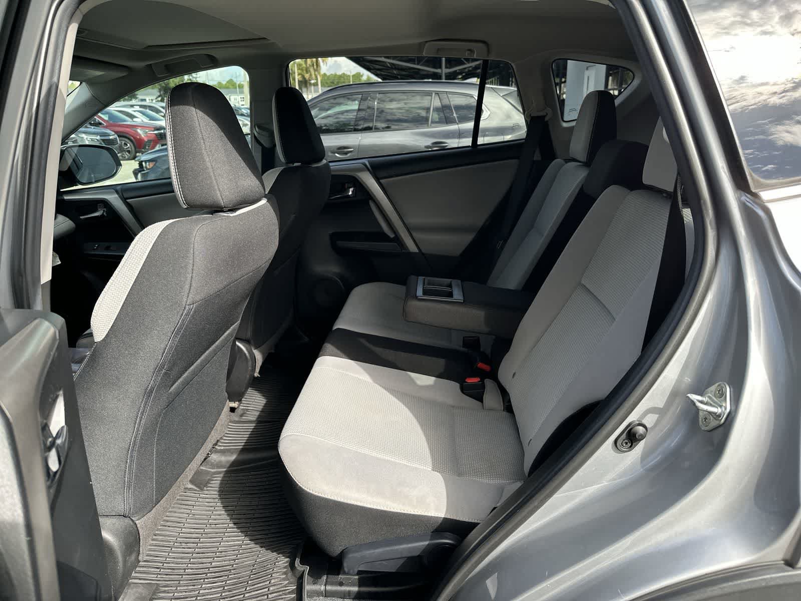 Used 2018 Toyota RAV4 XLE FWD image 4