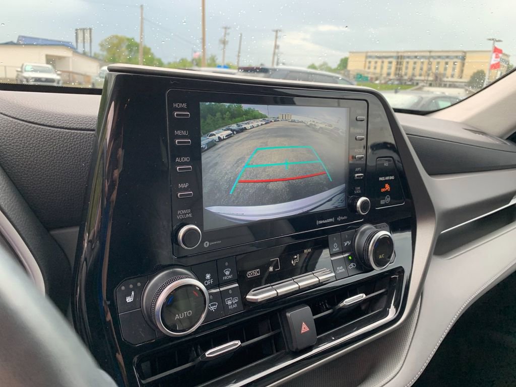 Used 2021 Toyota Highlander XLE AWD/4WD image 26