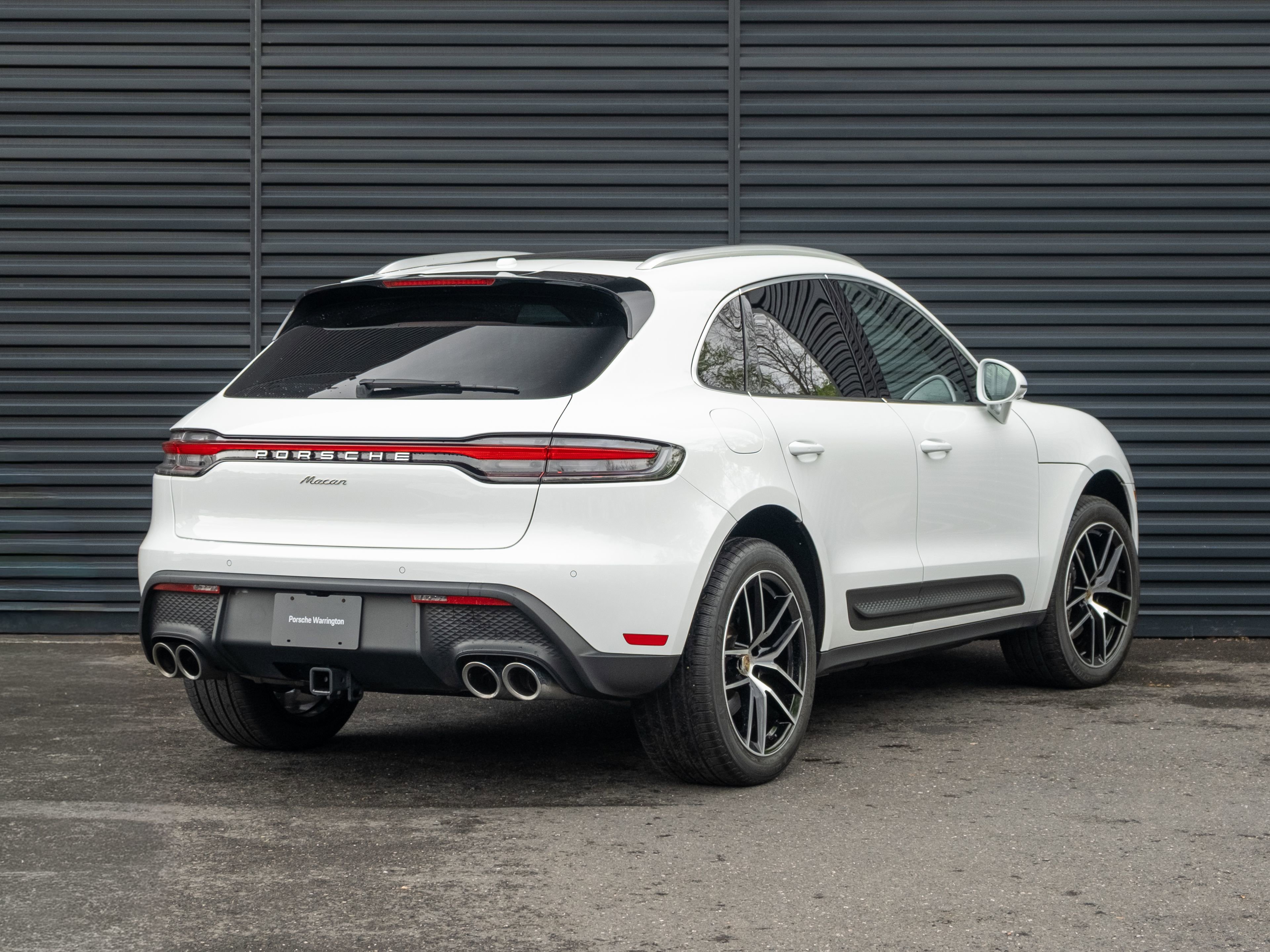 Certified 2023 Porsche Macan AWD/4WD image 8