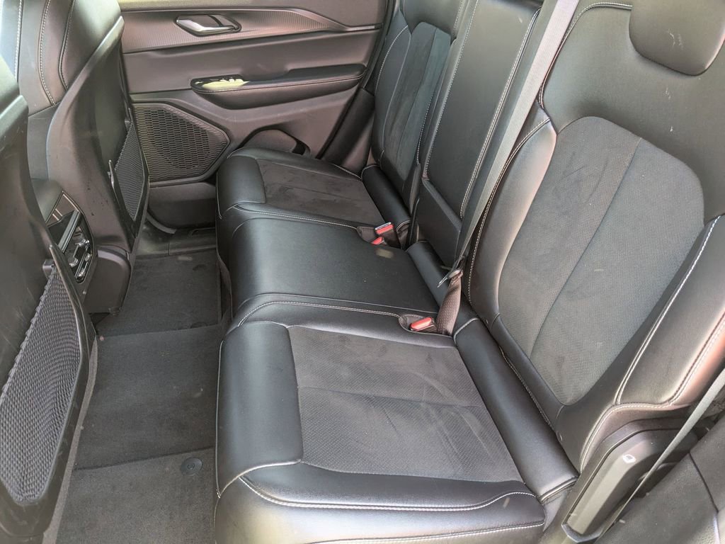 Used 2025 Jeep Grand Cherokee Altitude image 26