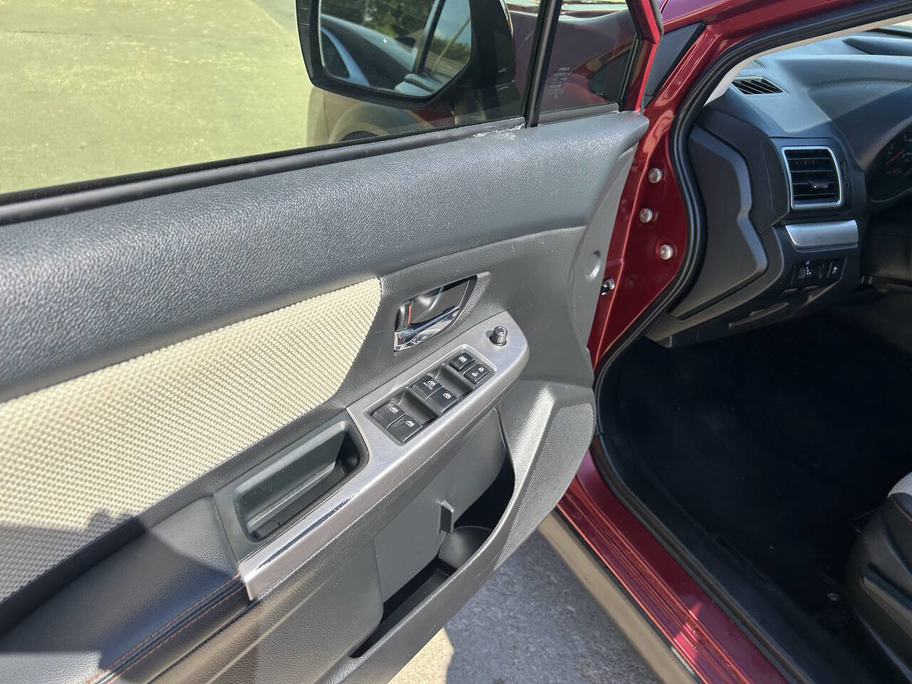 Used 2017 Subaru Crosstrek 2.0i Premium image 11