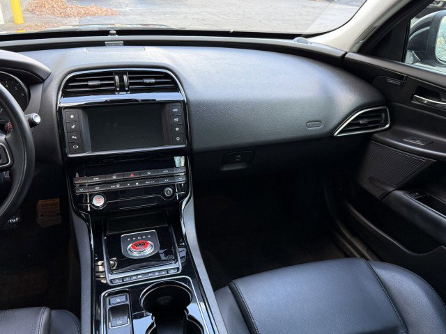 Used 2017 Jaguar XE Premium image 22