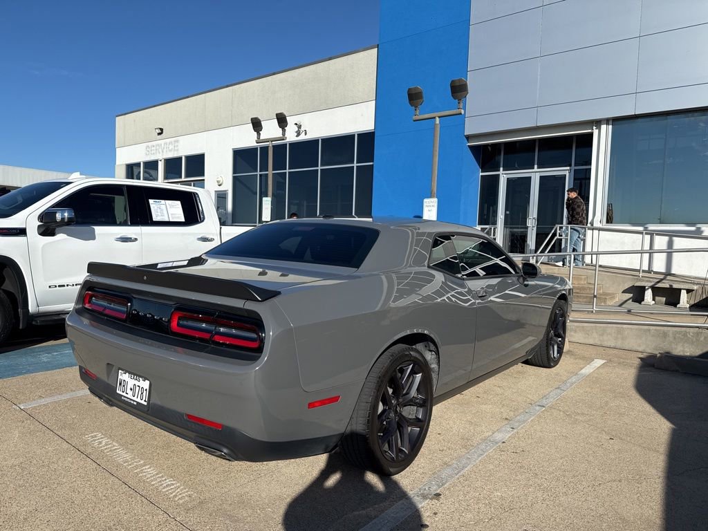 Used 2019 Dodge Challenger SXT w/ Blacktop Package image 5