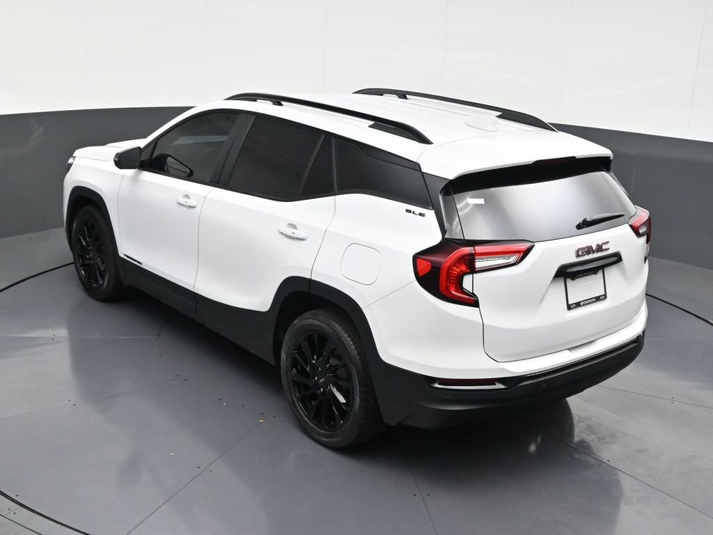 Used 2024 GMC Terrain SLE w/ Driver Convenience Package image 17