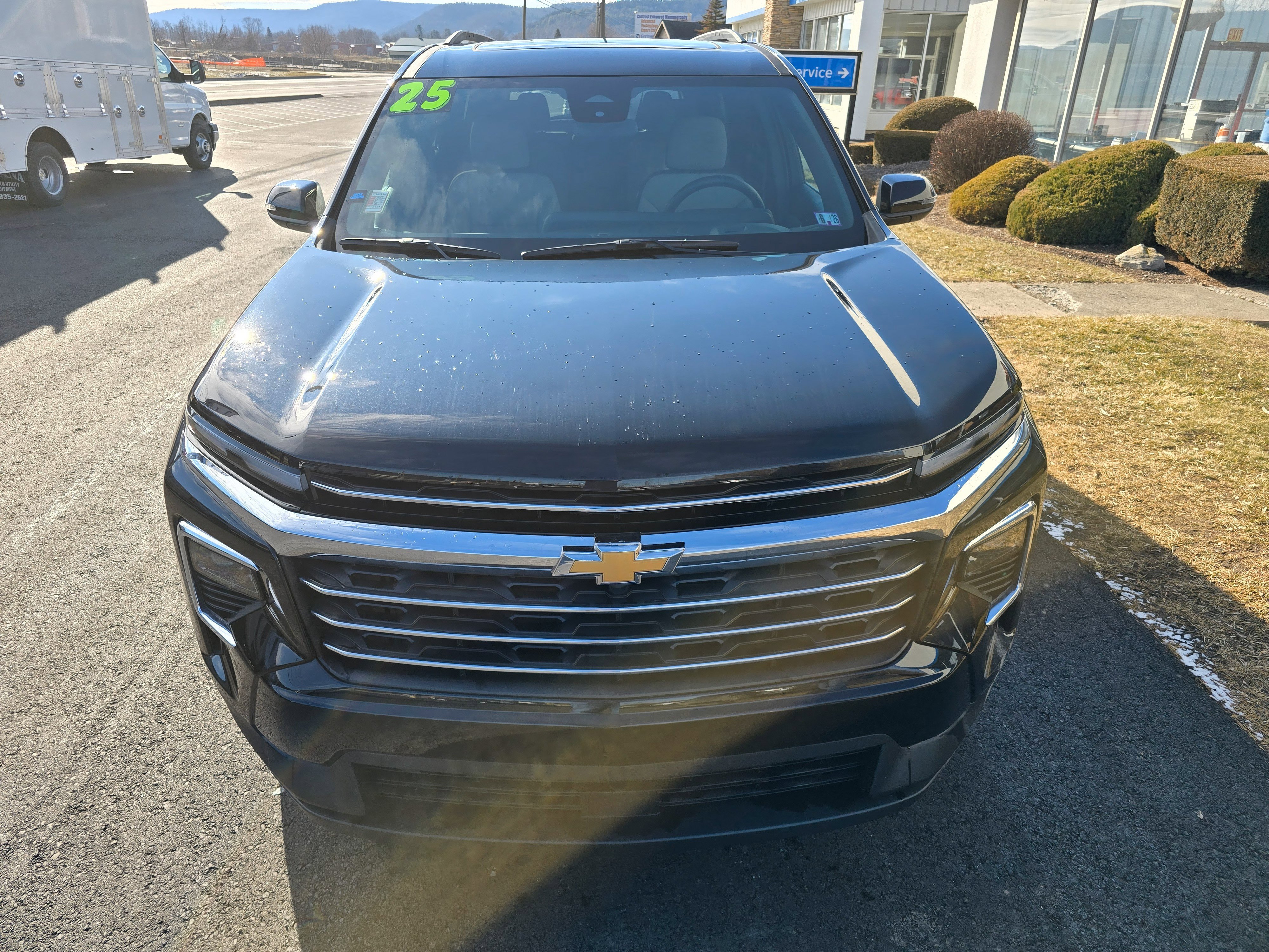 Used 2025 Chevrolet Traverse LT w/ Sun and Wheel Package image 18