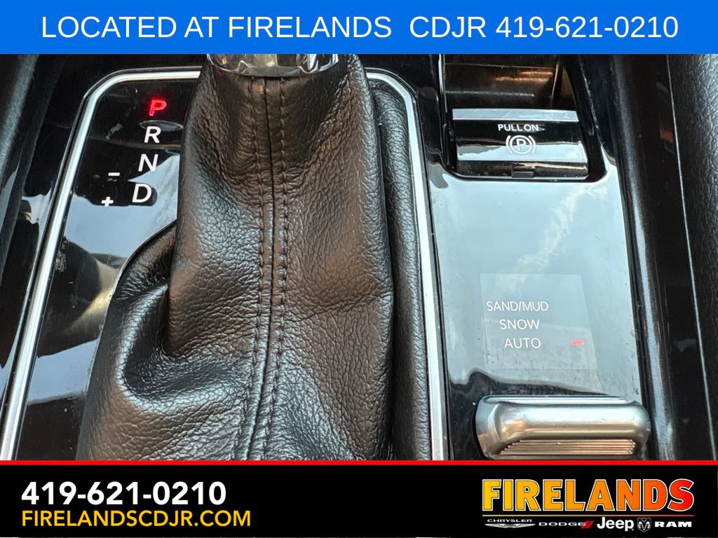 Used 2024 Jeep Compass Latitude w/ Sun and Sound Group AWD/4WD image 23