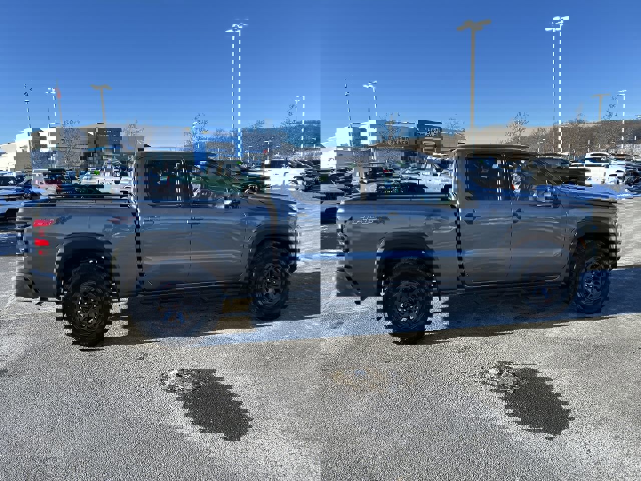 Used 2025 Nissan Frontier PRO-4X w/ Pro Convenience Package image 8