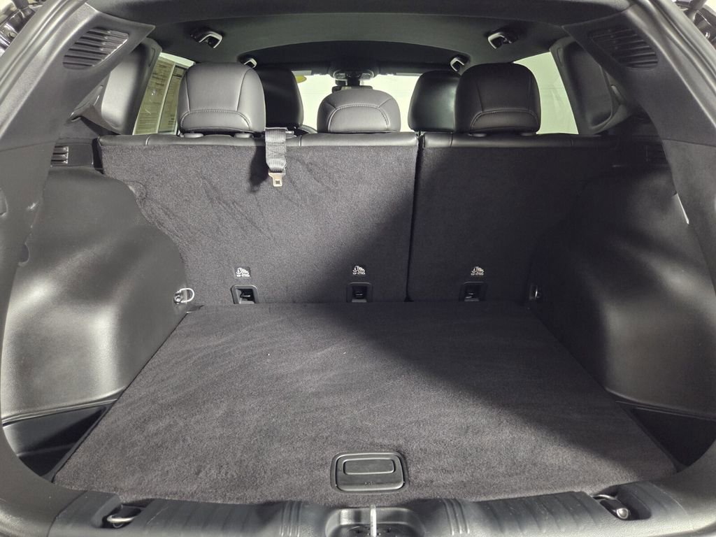 Certified 2025 Jeep Compass Limited image 30