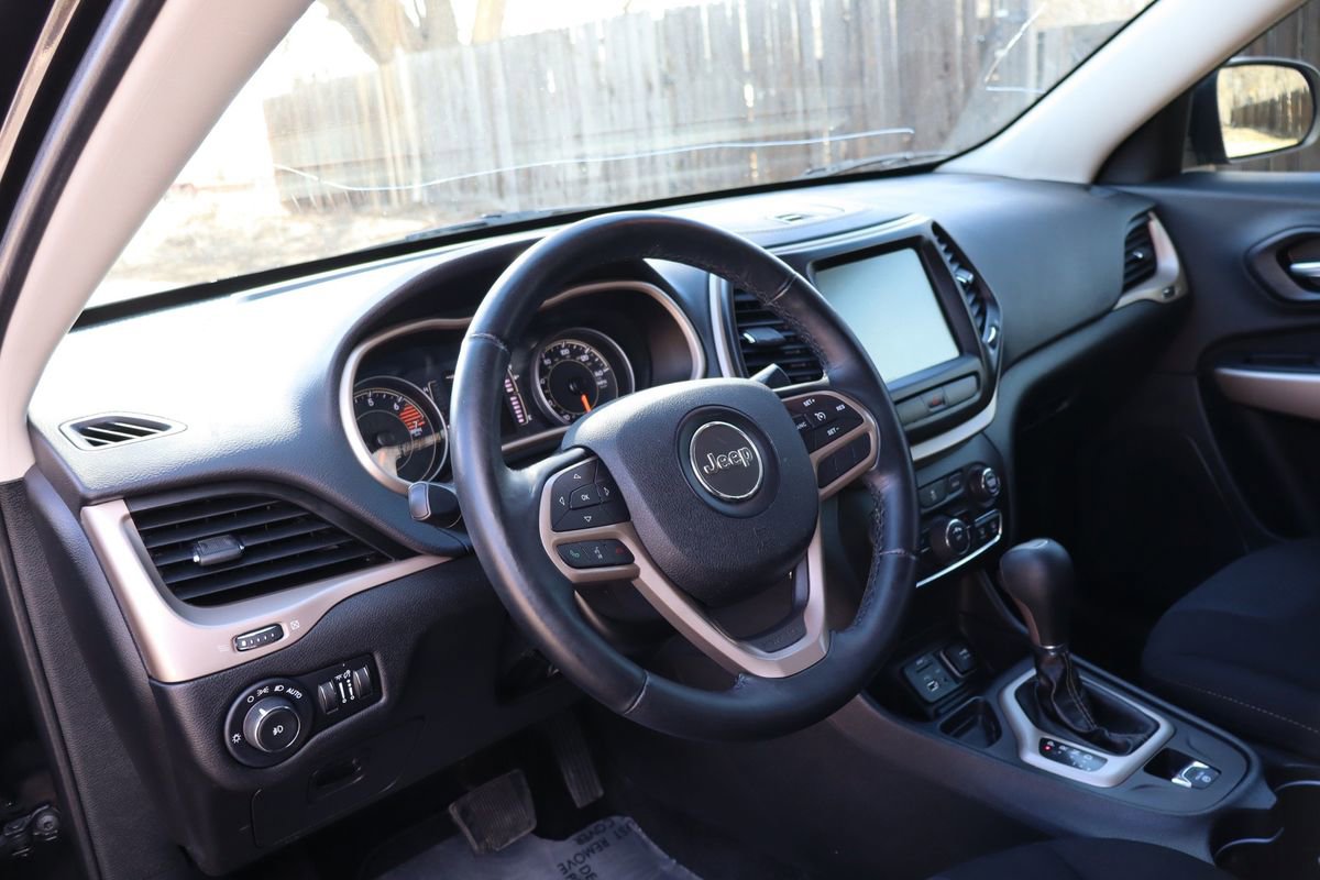 Used 2017 Jeep Cherokee Latitude FWD image 15