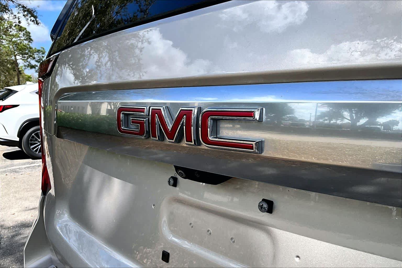 Used 2024 GMC Yukon Denali w/ Advanced Technology Package AWD/4WD image 60