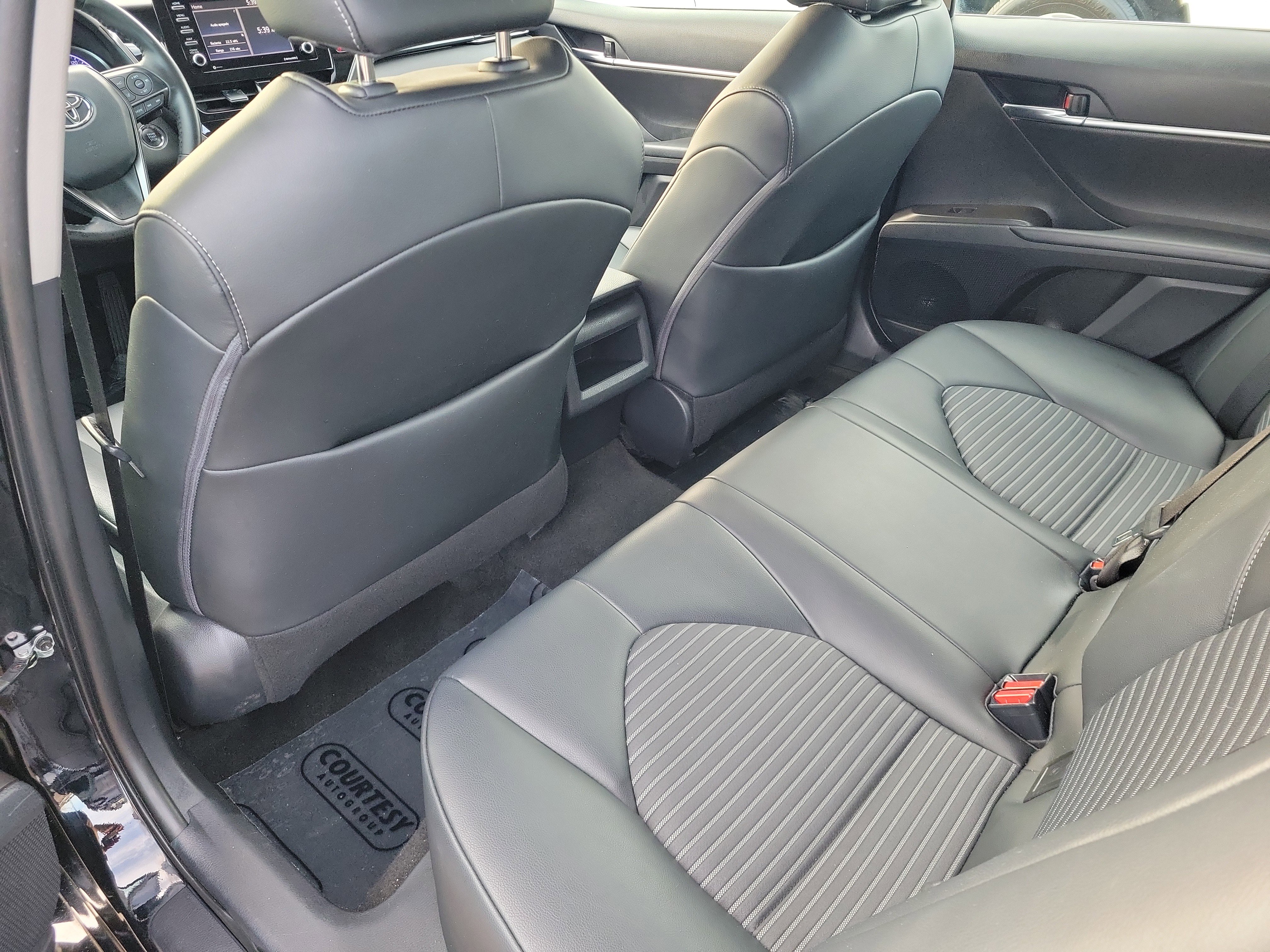 Used 2021 Toyota Camry SE w/ Convenience Package image 13