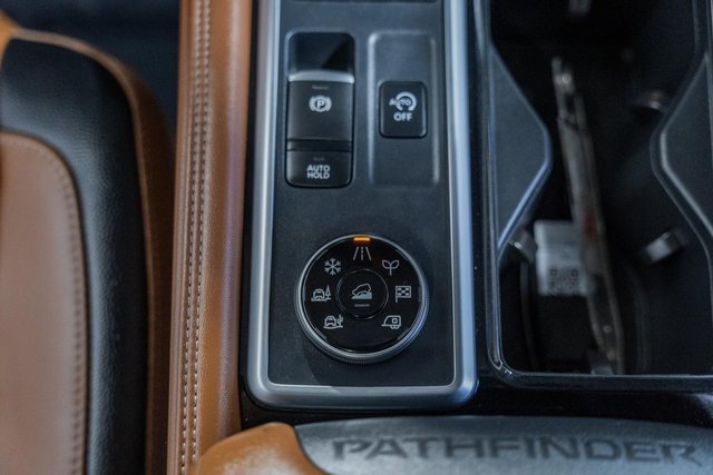 Used 2024 Nissan Pathfinder Platinum w/ Black Appearance Package image 25